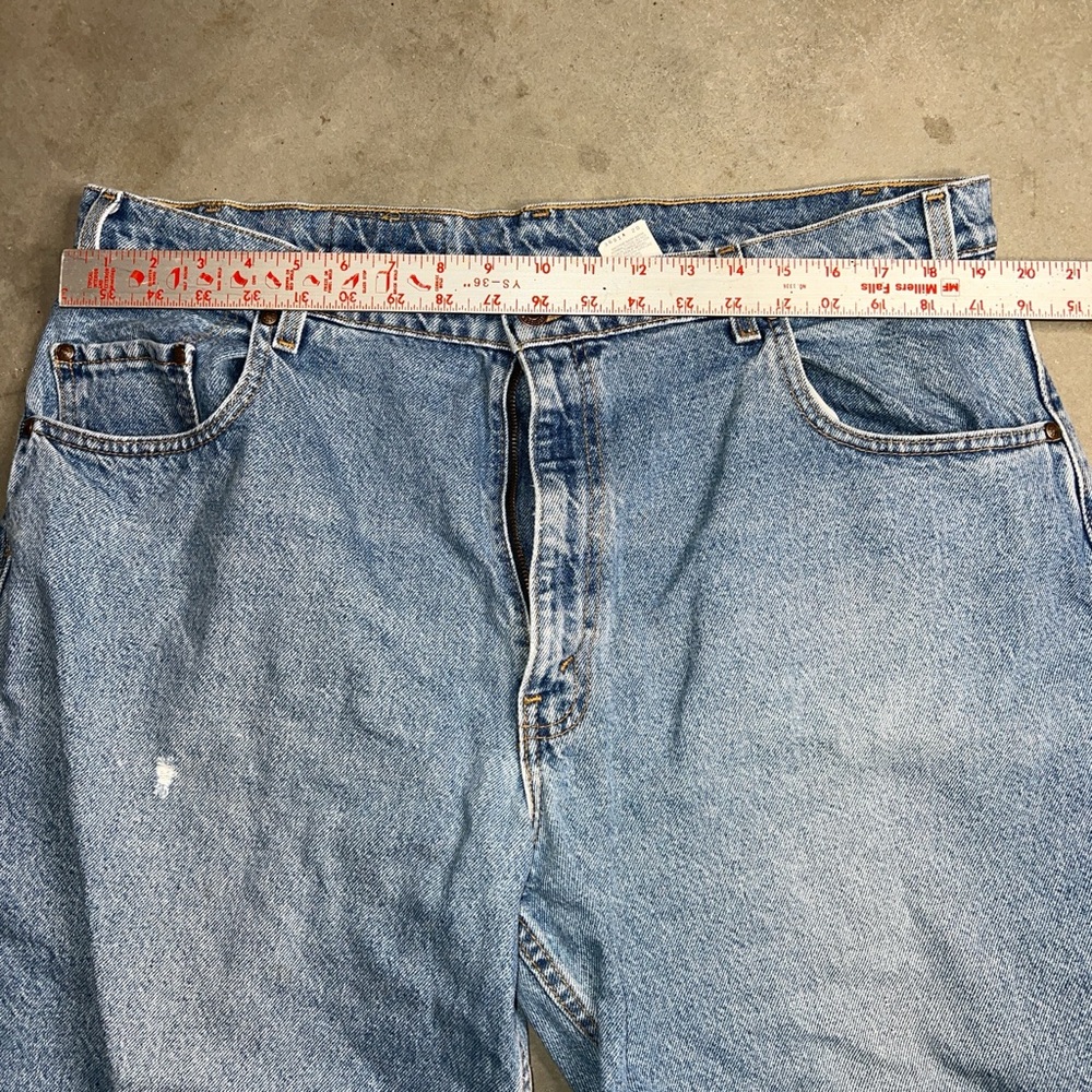 Vntg Levi’s jorts from 98 These use to be jeans but where cut n made into jorts - Picture 4 of 8